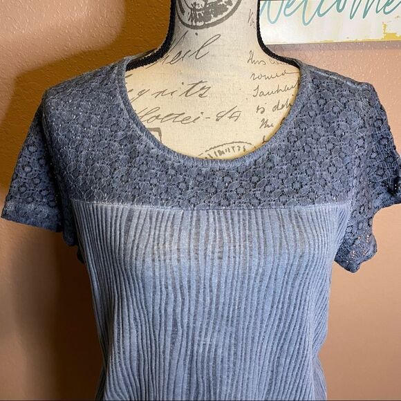 Chicos size 2 lace blouse - Picture 2 of 7